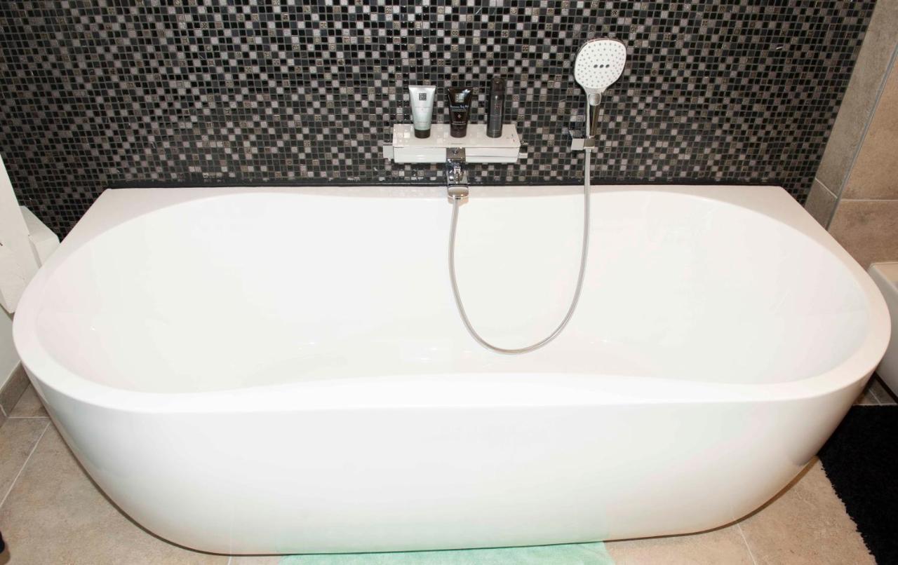 StudioBeerse met Sauna Zwembad en Spa Appartement Buitenkant foto