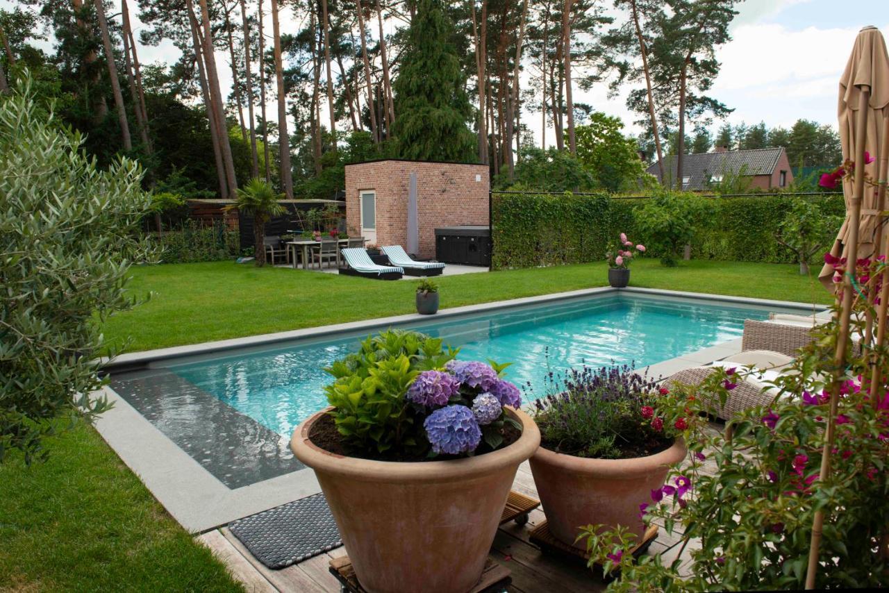 StudioBeerse met Sauna Zwembad en Spa Appartement Buitenkant foto